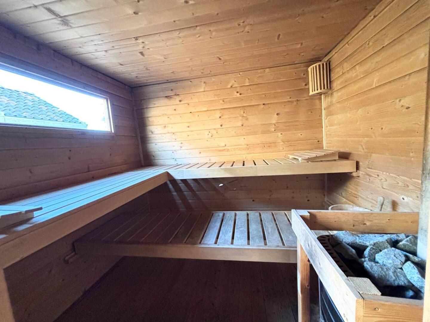 Bed And Breakfast Heerenveen Centrum Met Prive Sauna En Jacuzzi Exterior foto