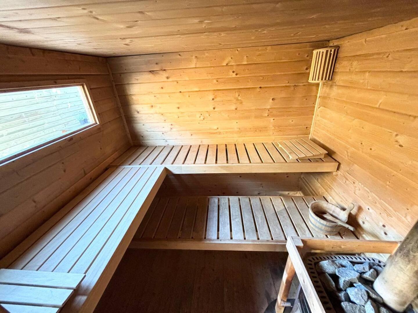 Bed And Breakfast Heerenveen Centrum Met Prive Sauna En Jacuzzi Exterior foto