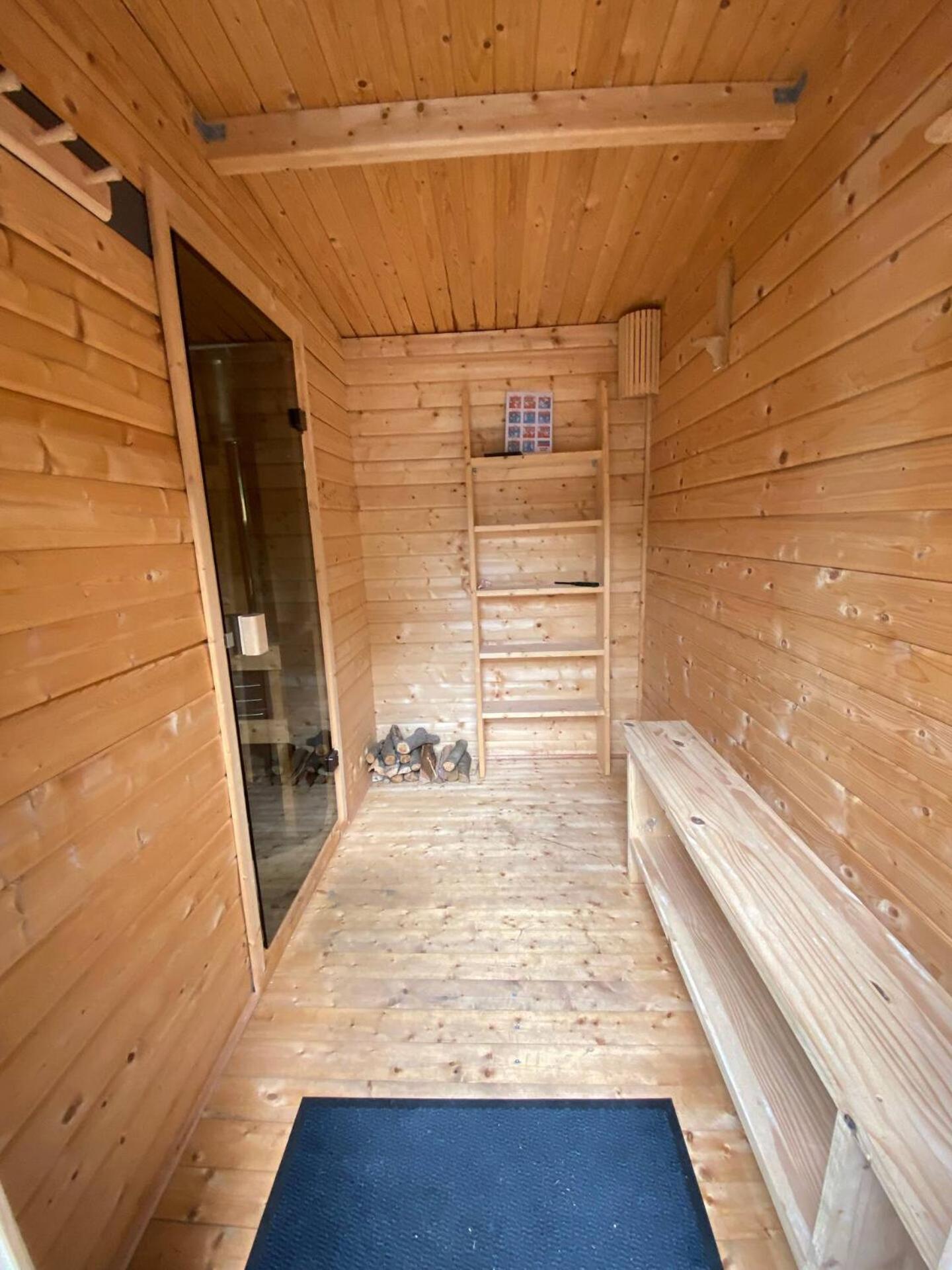 Bed And Breakfast Heerenveen Centrum Met Prive Sauna En Jacuzzi Exterior foto